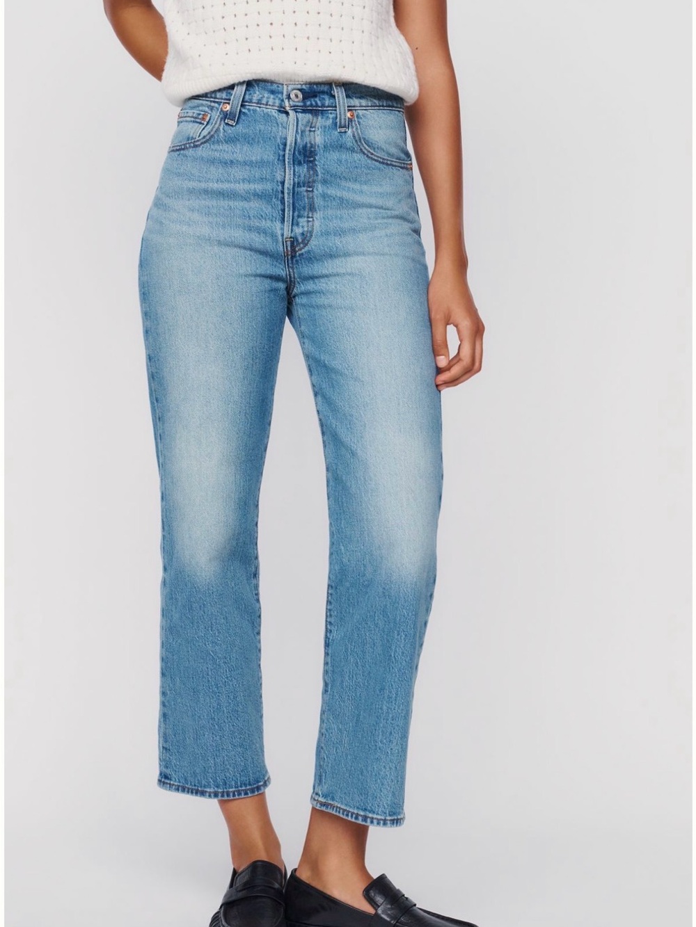 Levi's High-Rise Straight Crop Jeans in Light Blue Wash